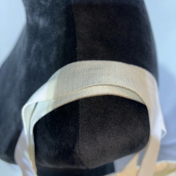 BATH & BODY WORKS Limited Edition White Iridescent Puffer Tote Bag 2023 - Picture 4 of 6